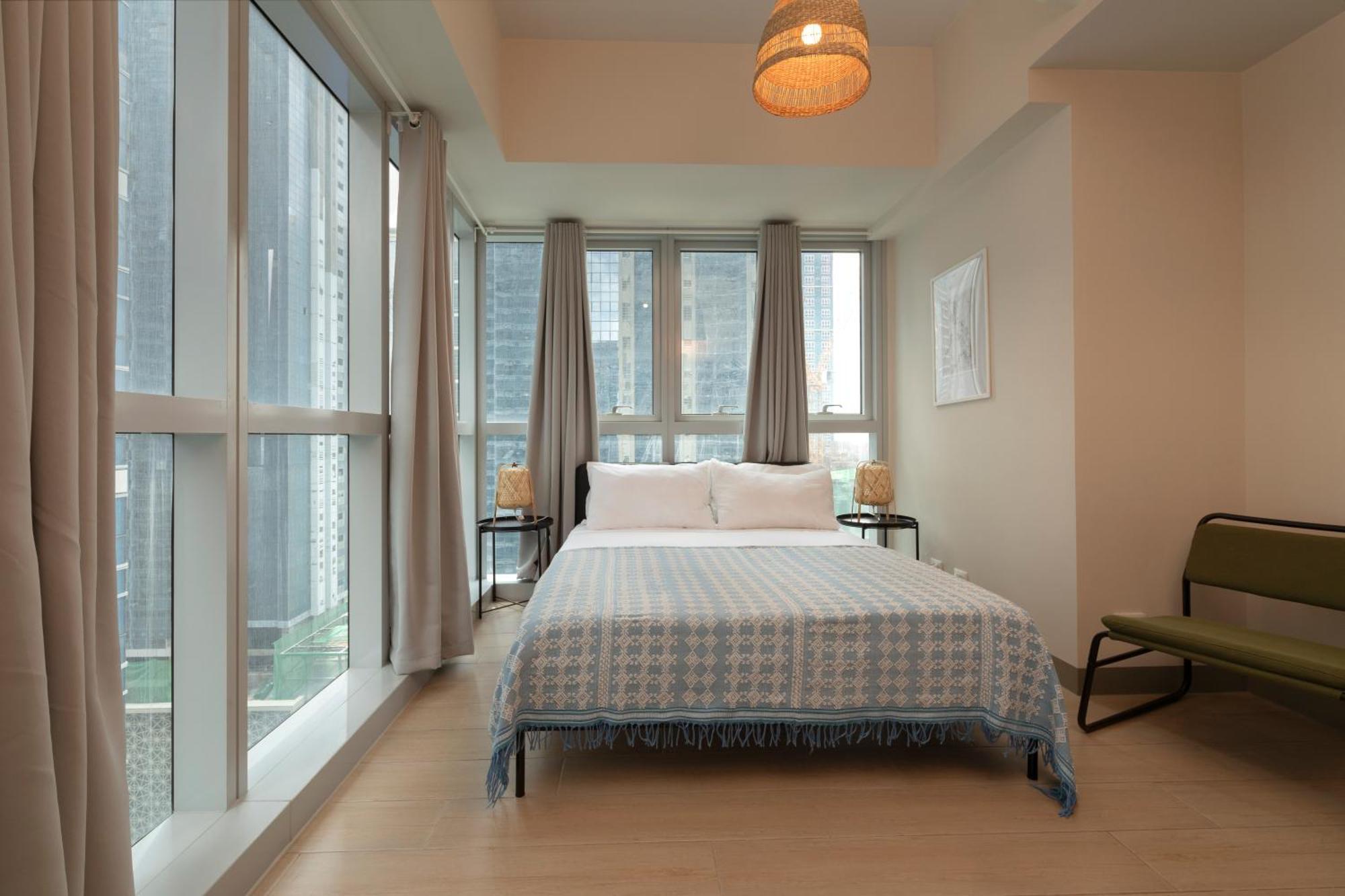 Uptown Parksuites Apartments Tower 2 Bgc By Ph Staycation Manila Exteriör bild