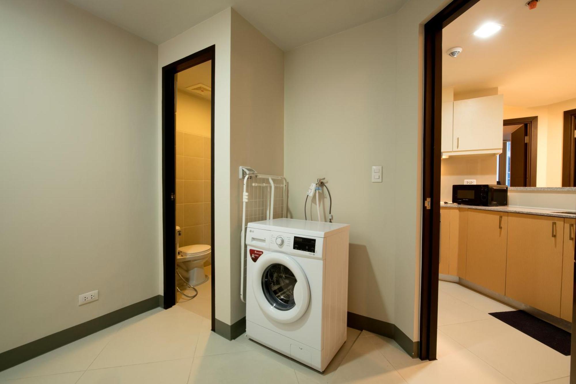 Uptown Parksuites Apartments Tower 2 Bgc By Ph Staycation Manila Exteriör bild