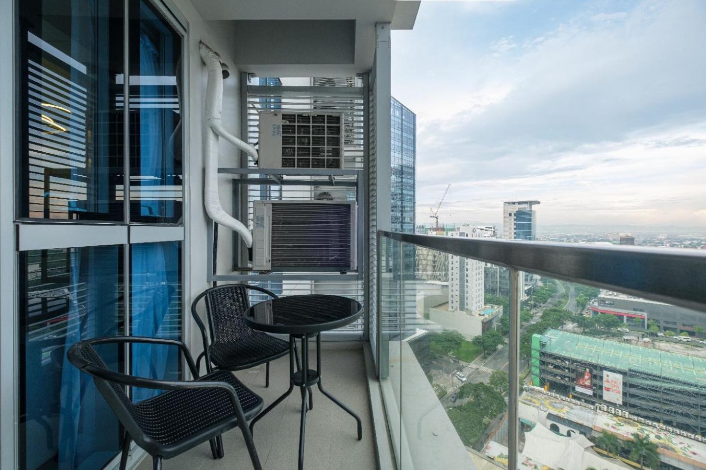 Uptown Parksuites Apartments Tower 2 Bgc By Ph Staycation Manila Exteriör bild